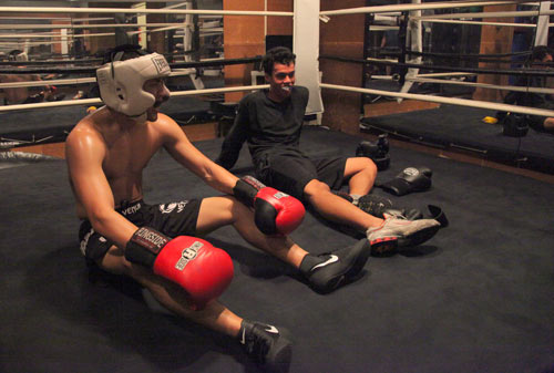 How to shadow box like a pro. Easy boxing workout for beginner to